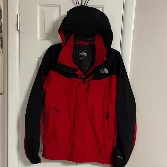 The North Face Men's Bold Red and Black Performance Jacket - Picture 1 of 3